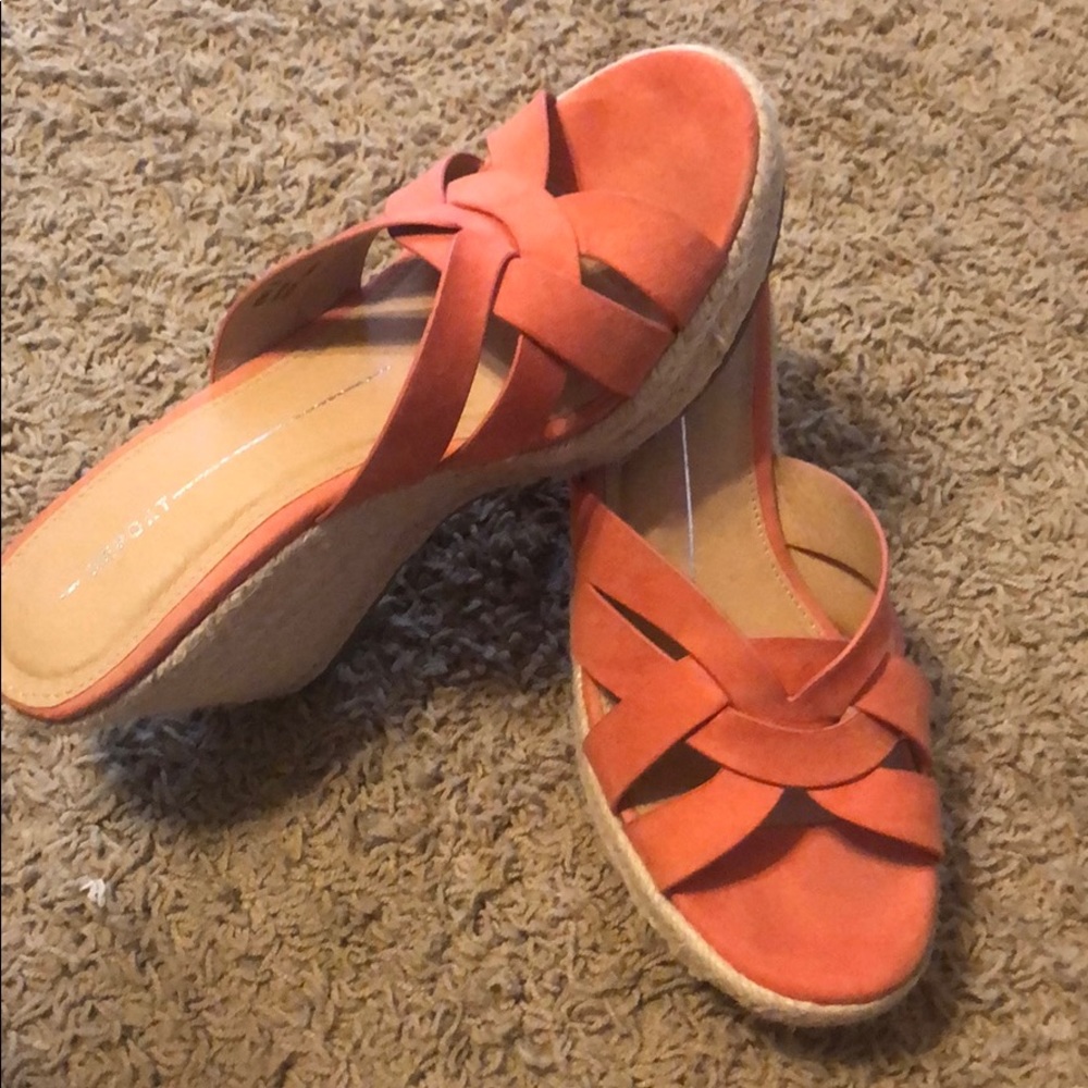 Like new. Size 8 wedges from Stitchfix